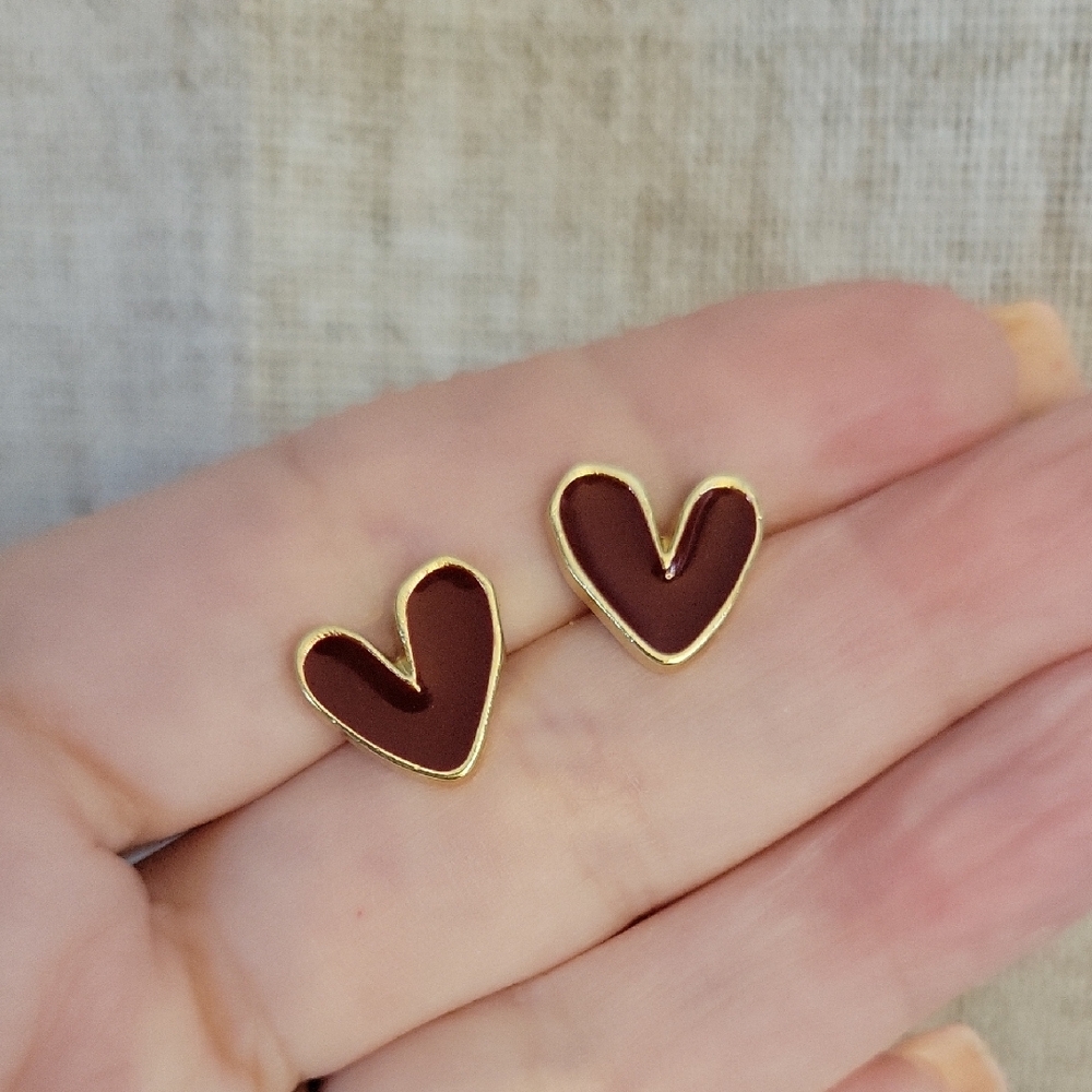 BURGUNDY HEART STUD EARRINGS - Picture 7 of 7
